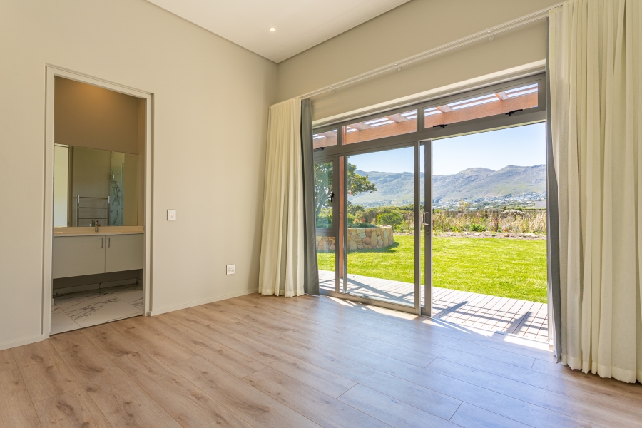 4 Bedroom Property for Sale in Lake Michelle Western Cape